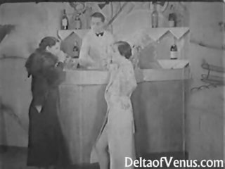 Autentisks vintāža x nominālā filma 1930s - sieviete sieviete vīrietis trijatā