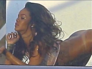 Rihanna mesti melihat: 