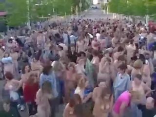 5000 Naked People
