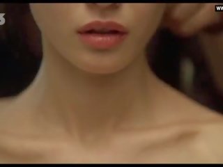 Olga kurylenko - desnudo, bdsm, atado hasta, grande tetas - le serpent (2006)