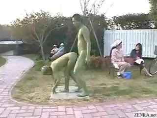 Verde japonesa jardim statues caralho em público