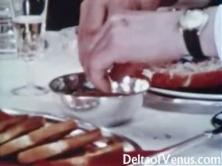 Реколта възрастен филм 1960s - космати възрастни брюнетка - маса за три