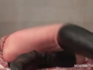 Prime Tramp In Leather Boots Finger Fucking Herself Deep