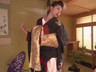 Momen jag skulle vilja knulla tar ner henne kimono för en stor balle: fria högupplöst kön film 9f