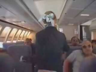 amerikane stjuardesë stimulim me dorë - pjesë 5 në TNAFlix porn tube
