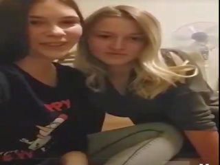 [periscope] ukraiņu pusaudze meitenes prakse cuddles