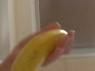 How-to: jung brünette schatz lehrt verwendung ein banane