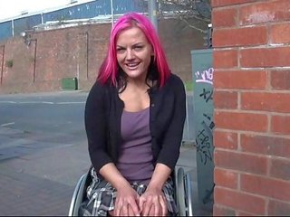 Wheelchair legat leah caprice în regatul unit intermitent și afara nuditate