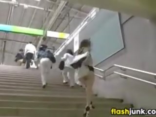 Japonsko lassie nag v javno na a subway