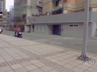 Modelmedia asia-picking up a motorcycle ženska na na street-chu meng shu-mdag-0003-best prvotni azija odrasli video vid