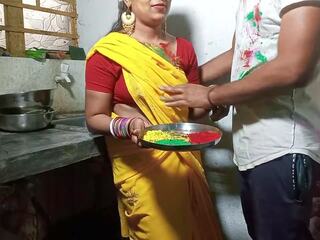 Holi قدم المساواة خلاب bhabhi كو color lagakar مطبخ موقف قدم المساواة | xhamster