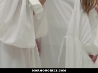 Mormongirlz- to jenter forberede opp rødhårede fitte