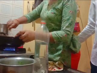 Indisch terrific vrouw gekregen geneukt terwijl cooking in keuken | xhamster