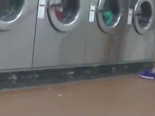 Helena τιμή δημόσιο laundry κάτω από την φούστα αναβοσβήνει tease&excl; επιδειξίας μητέρα που θα ήθελα να γαμήσω vs κολλέγιο μπανιστηριτζής στο ο laundry&excl; &lpar;part1&rpar;