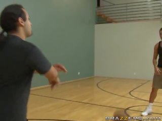 Capri cavanni fucked sa basketbol court palabas