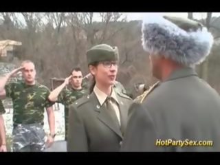 Militar bata magkasintahan makakakuha ng soldiers pagbuga ng tamod