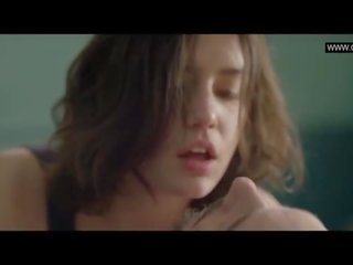 Adele exarchopoulos - seins nus adulte agrafe scènes - eperdument (2016)
