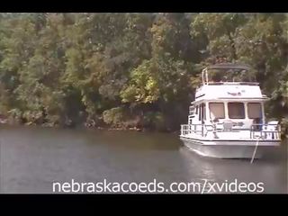 Fête filles sur une bateau première partie