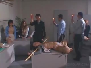 יפני x מדורג סרט עבד מוענש עם tremendous דוֹנַג dripped ב שלה גוף